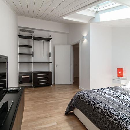 Attic 64 - The House Of Travelers Apartment Como Luaran gambar