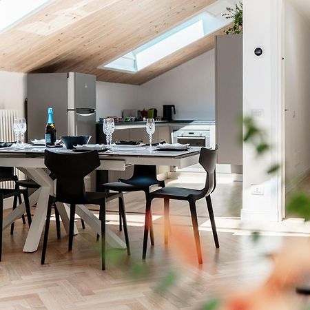 Attic 64 - The House Of Travelers Apartment Como Luaran gambar