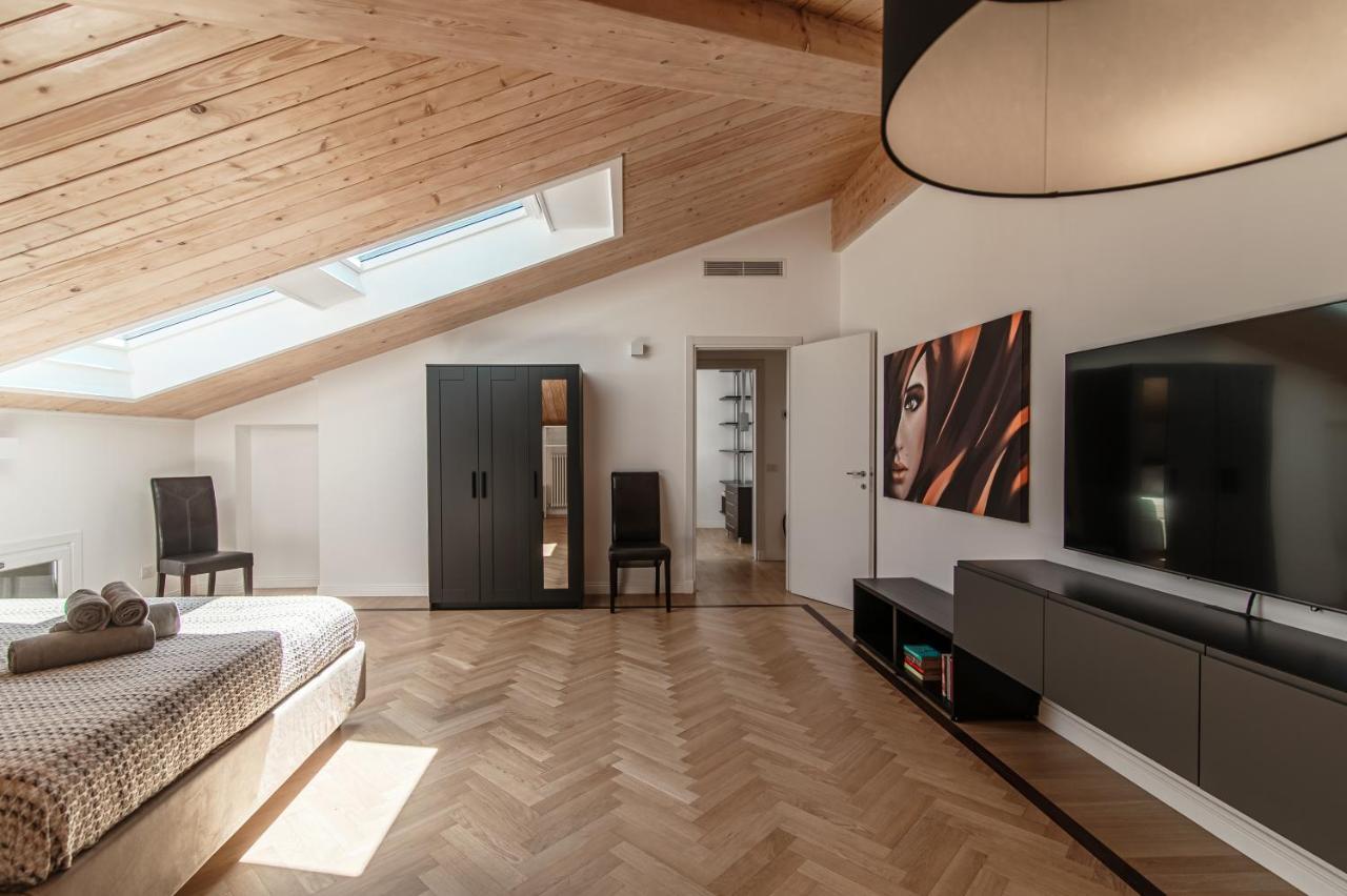Attic 64 - The House Of Travelers Apartment Como Luaran gambar