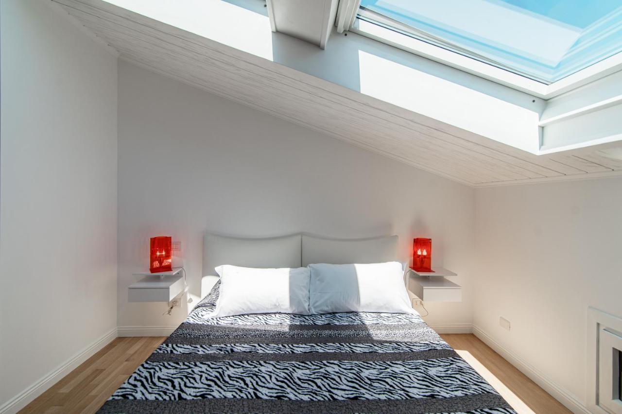 Attic 64 - The House Of Travelers Apartment Como Luaran gambar