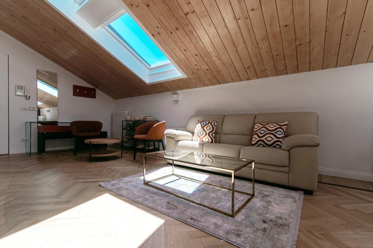 Attic 64 - The House Of Travelers Apartment Como Luaran gambar