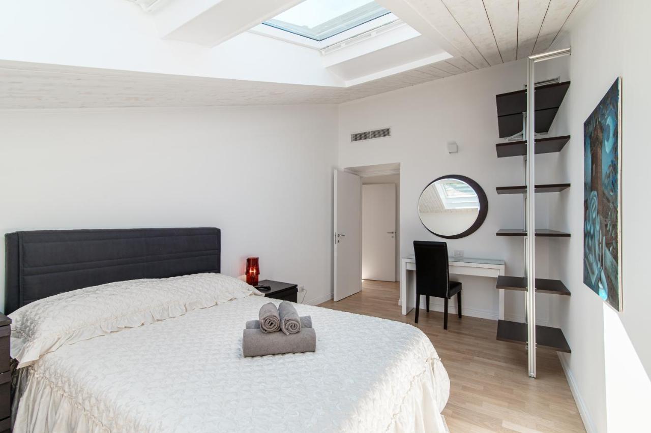 Attic 64 - The House Of Travelers Apartment Como Luaran gambar