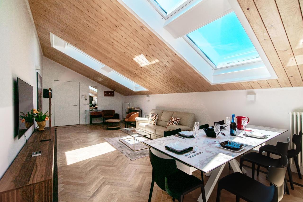 Attic 64 - The House Of Travelers Apartment Como Luaran gambar
