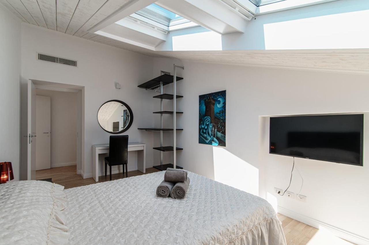 Attic 64 - The House Of Travelers Apartment Como Luaran gambar