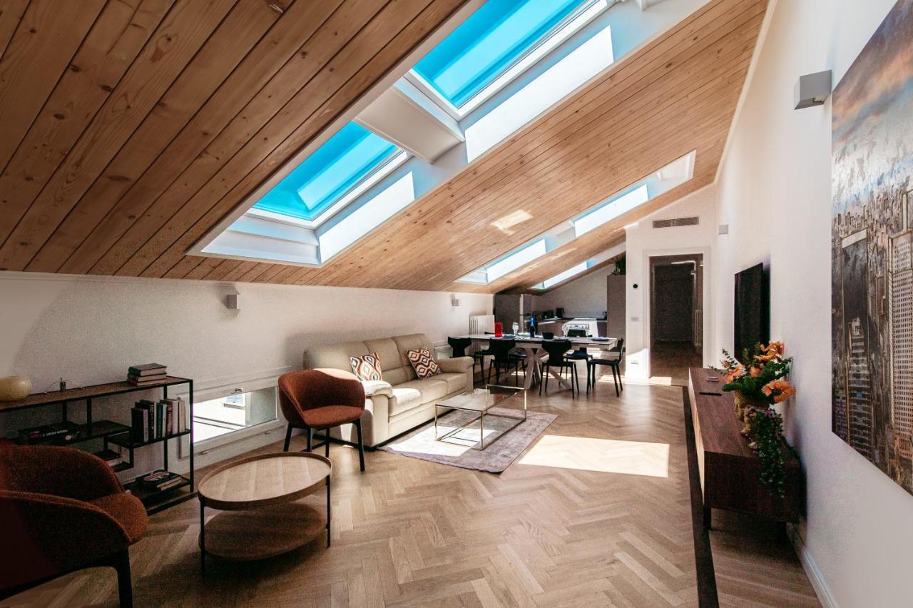 Attic 64 - The House Of Travelers Apartment Como Luaran gambar