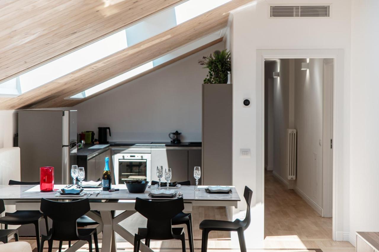 Attic 64 - The House Of Travelers Apartment Como Luaran gambar