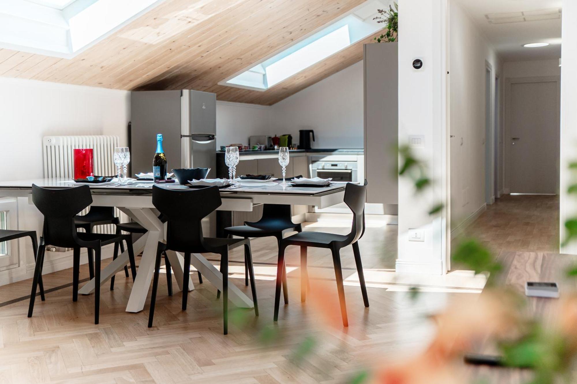 Attic 64 - The House Of Travelers Apartment Como Luaran gambar